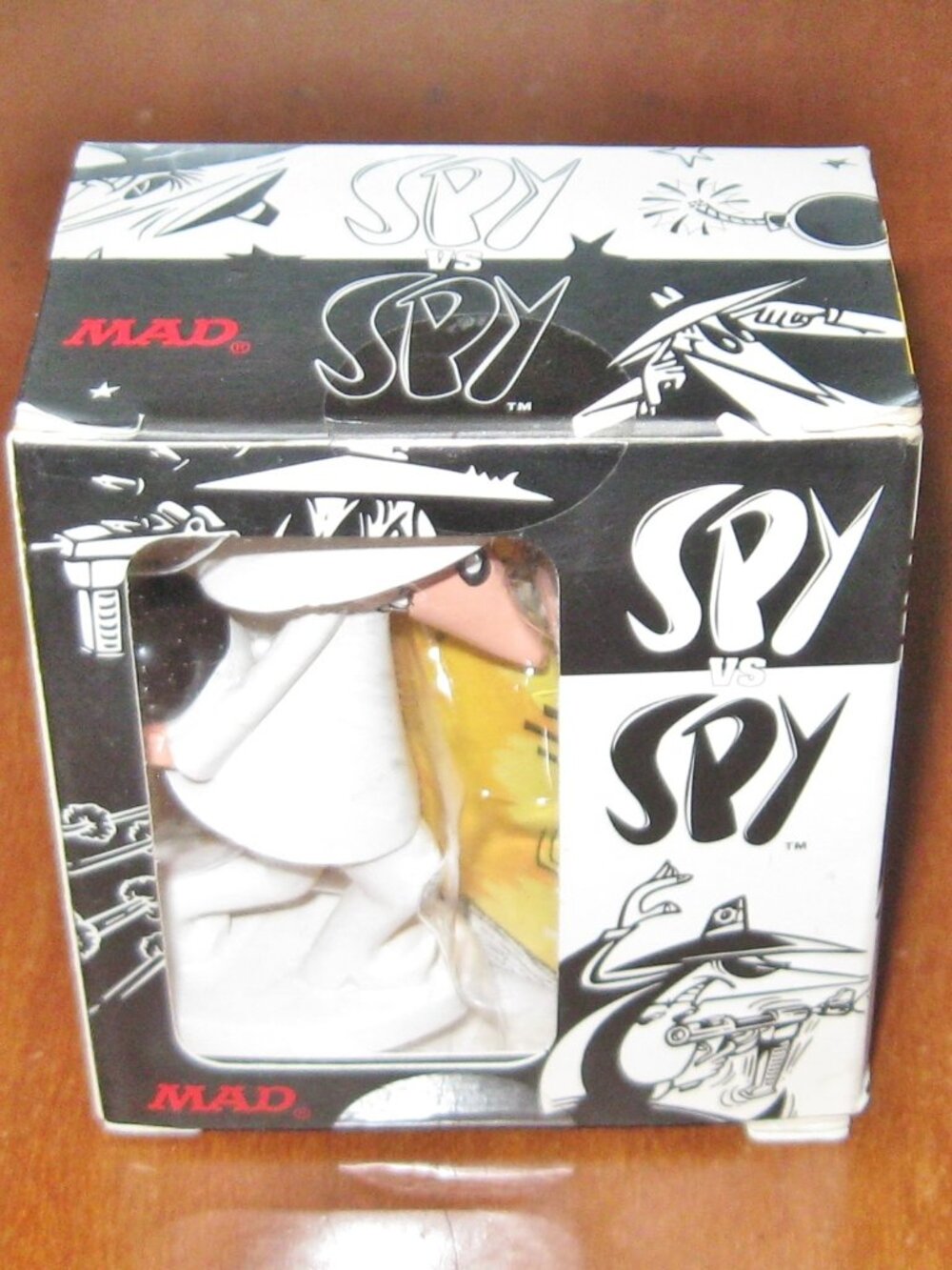 Spy vs Spy Mega Mini Kits 2 Figures w 32 Page Book of MAD Spy vs Spy Strips NOS